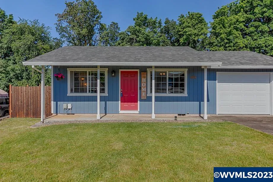 631 NW Willamina Dr photo 1