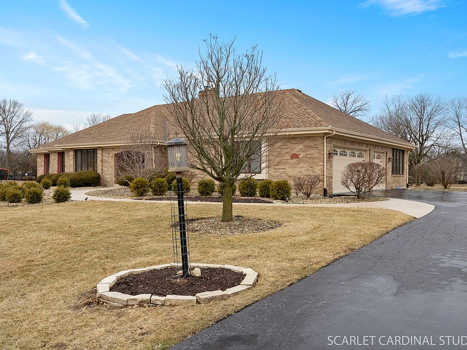 2nd image of 1S160 Cantigny Dr