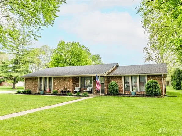 204 Sunny Brook Trl, Enon, OH 45323