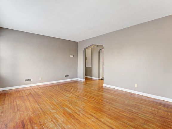 4th image of 936 Willow St