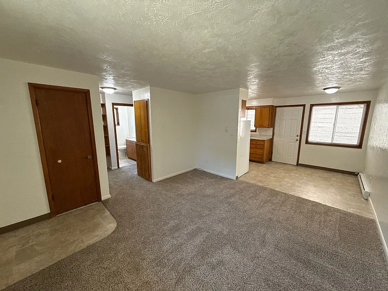 2042 Myrtle Ave NE — Photo 5