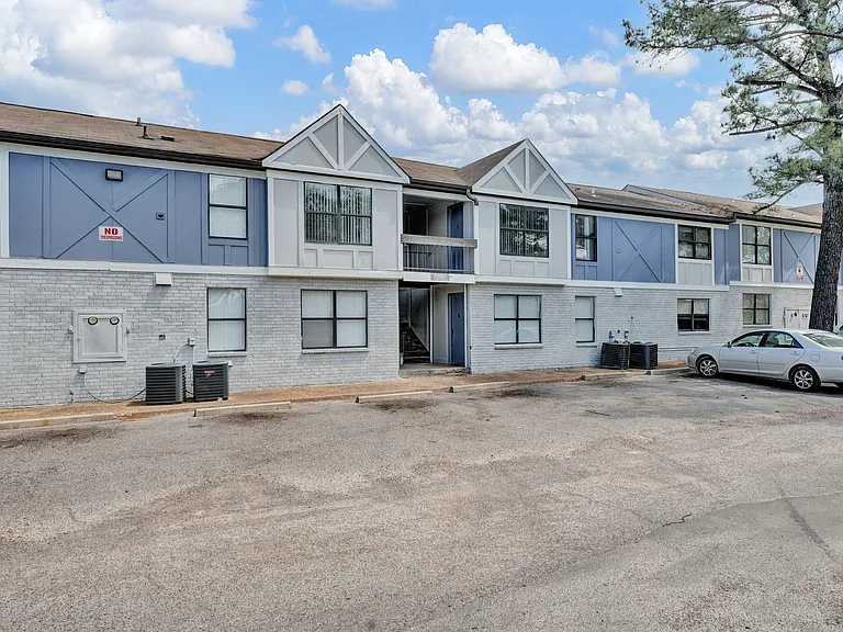 Emberly Apartments — Photo 15
