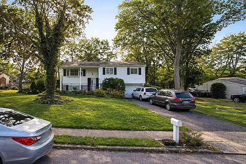 1023 Amethyst Dr Photo 1