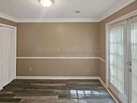 5th image of 3017 Spruce Cir