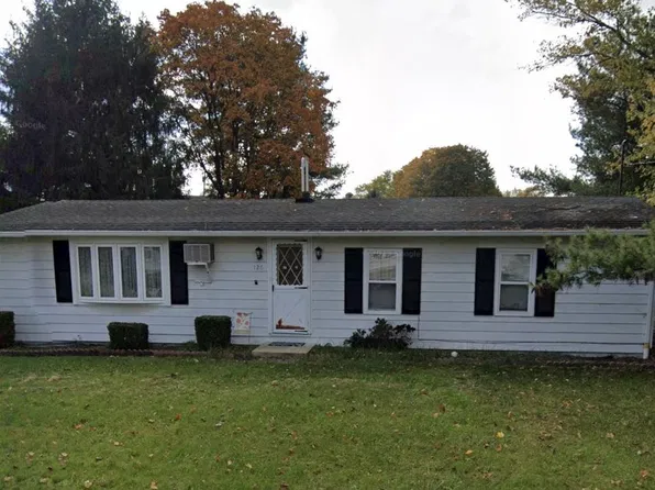 126 Lakeview Dr, Carlisle, PA 17013