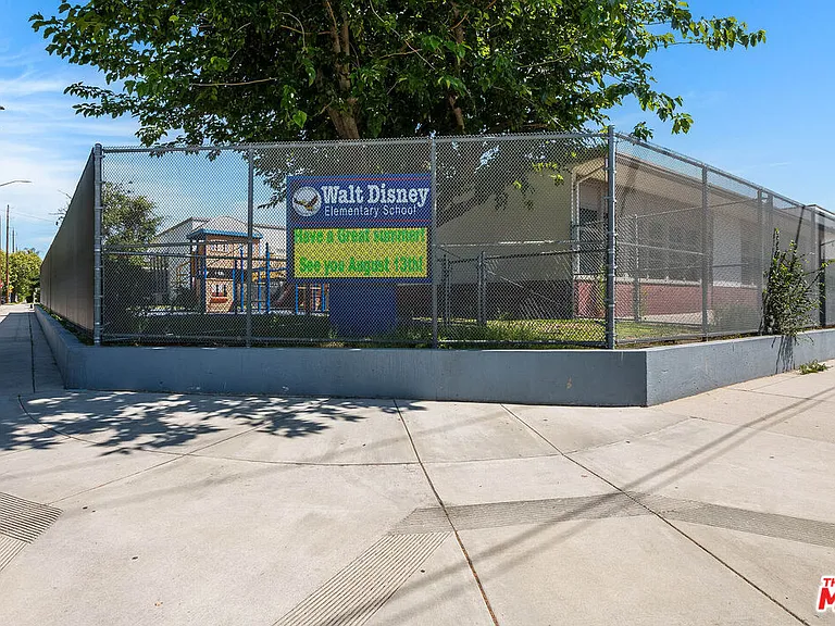 1400 W Clark Ave — Photo 31