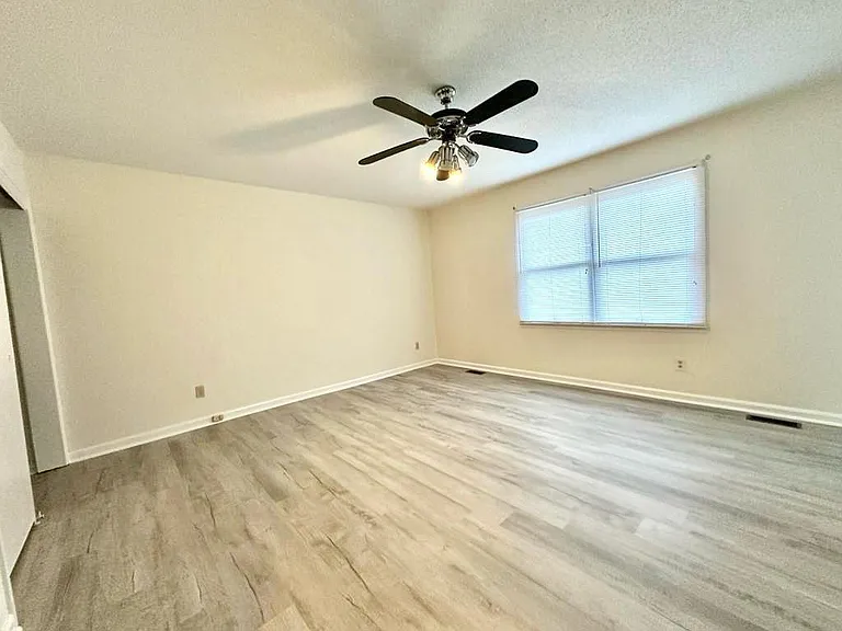 8002 Browne Rd — Photo 8