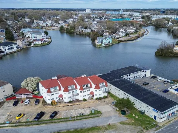 209 Lake Dr, Virginia Beach, VA 23451