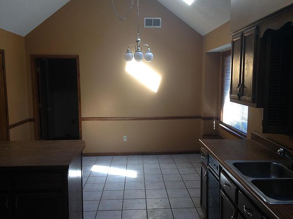 5th image of 3900 Glenroy Dr