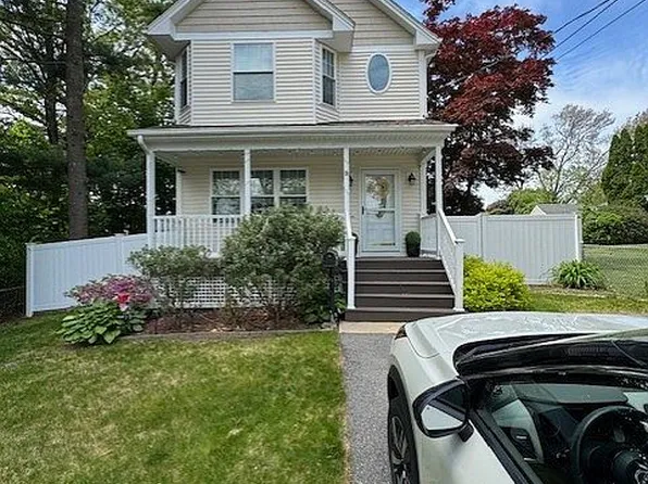 10 Easter St, North Providence, RI 02904