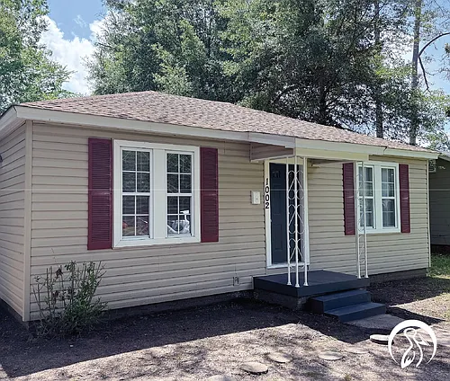 1002 N McGuire Ave Photo 1