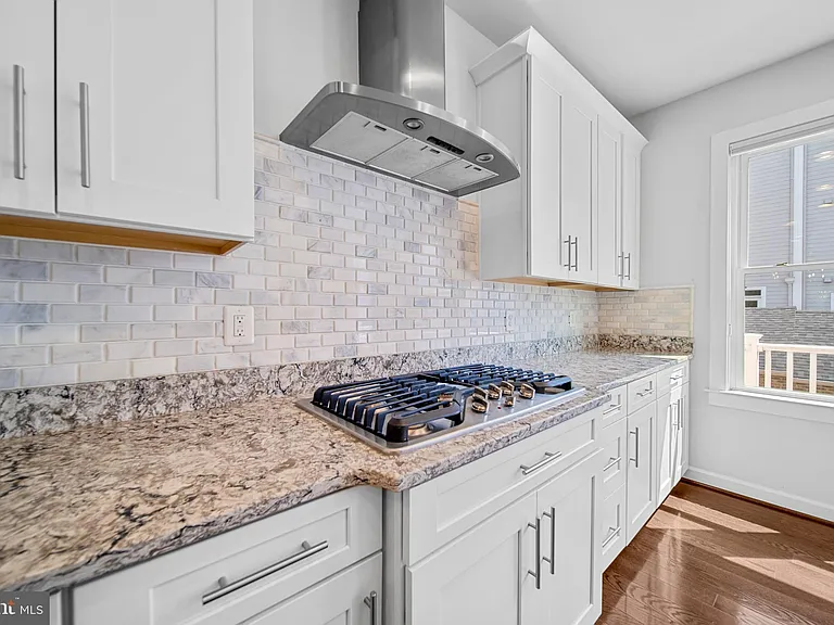 1121 S Lincoln St — Photo 7