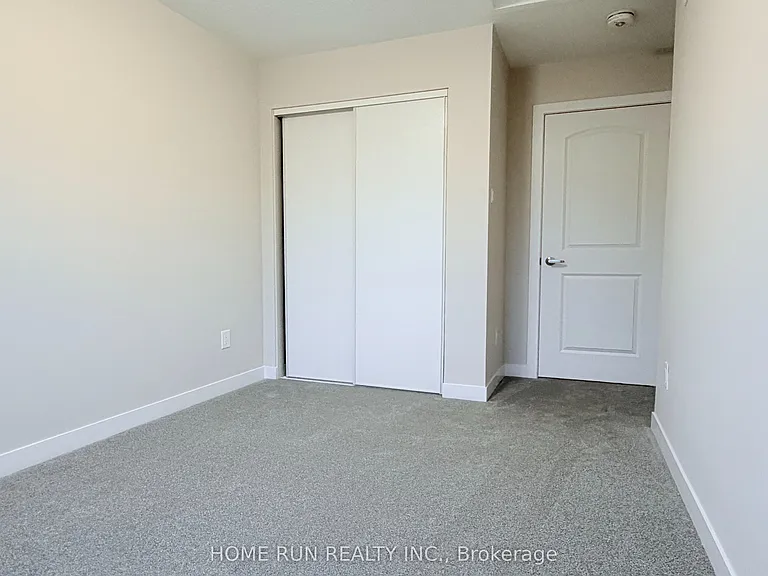 381 Les Emmerson Dr — Photo 13