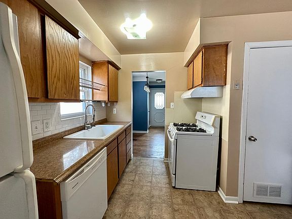 4th image of 55 E Barrett Ave