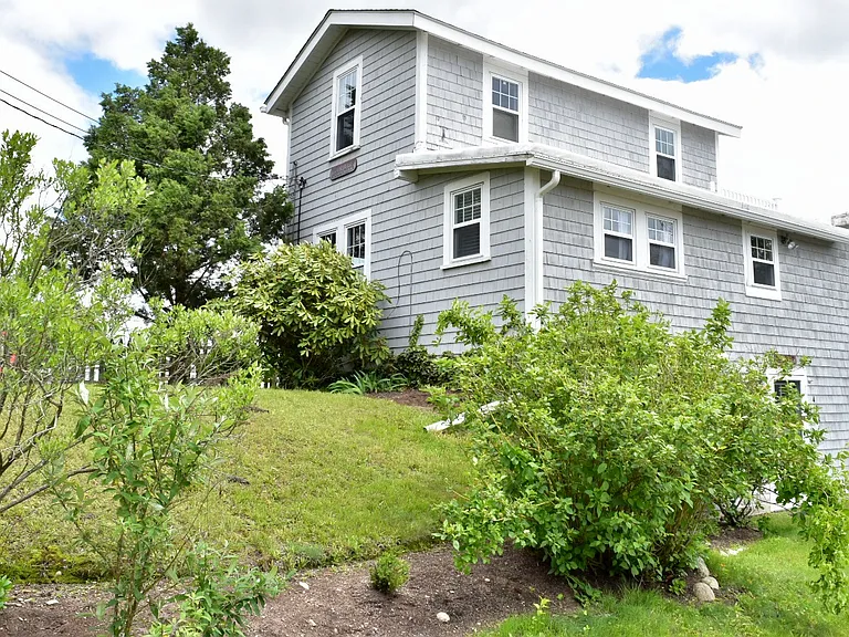 402 Gooseberry Rd — Photo 2