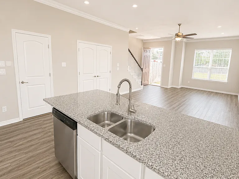 436 Northwood Dr — Photo 3