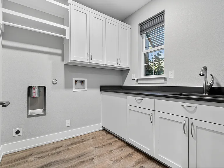 21603 Thomas Cv — Photo 25