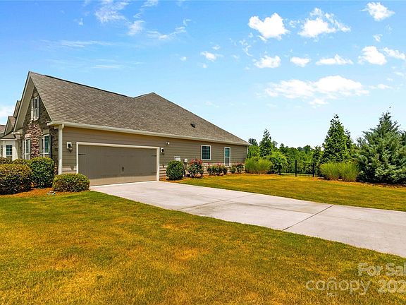 4th image of 222 Hunters Hill Dr #9