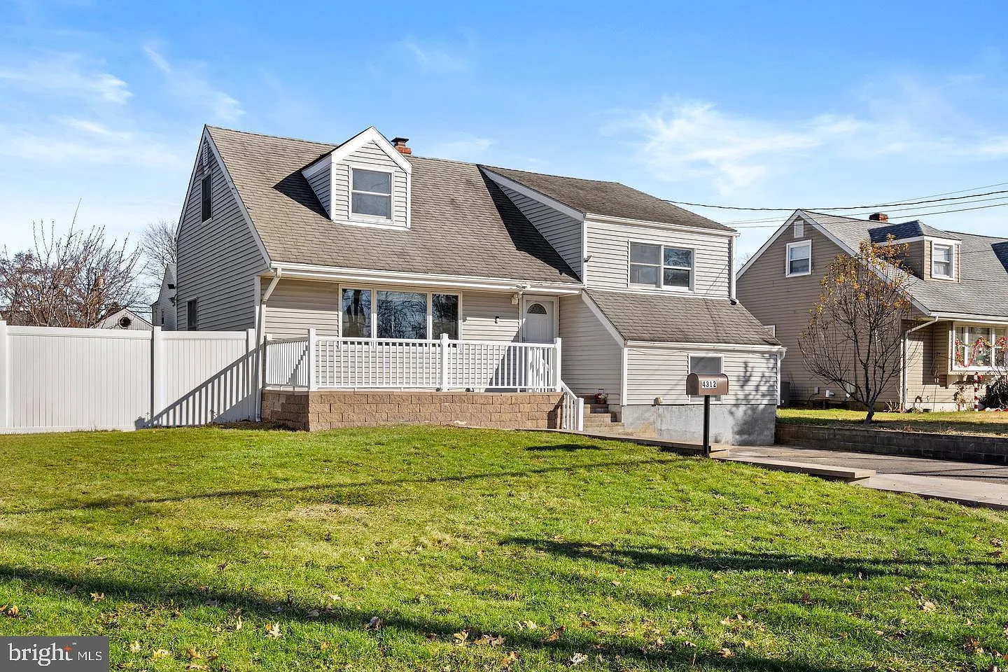 3 bed, 2.0 bath, 1496 sqft, $3,500 — Photo 1