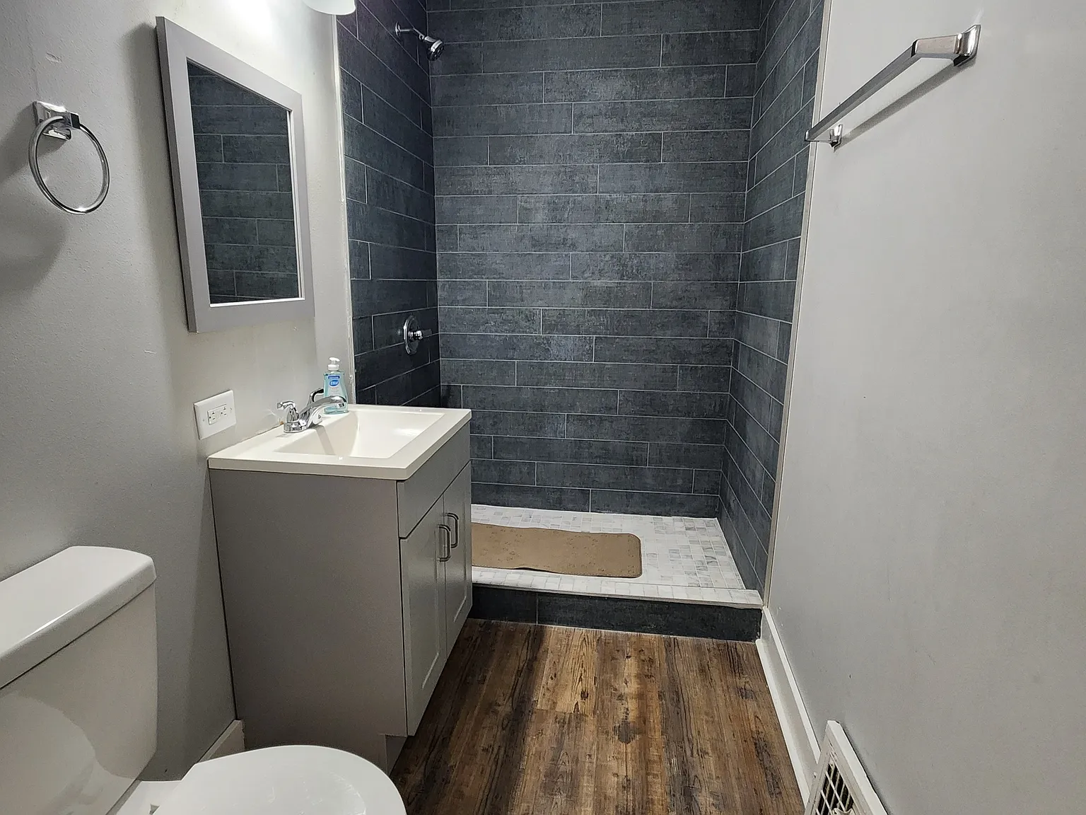 138-140 West Chambers Street - Room 4 — Photo 3