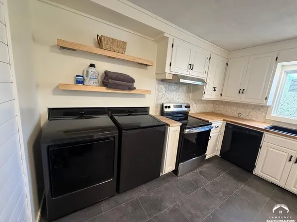 2214 Ousdahl Rd, Lawrence, KS 66046