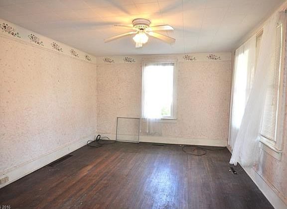 4th image of 528 5th Ave W