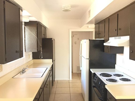 3rd image of 3427 E Monte Vista Dr
