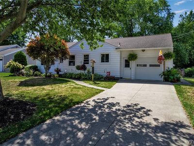 4805 Edgewood Dr, Hamburg, NY, 14075