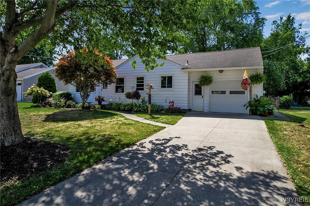4805 Edgewood Dr photo 1