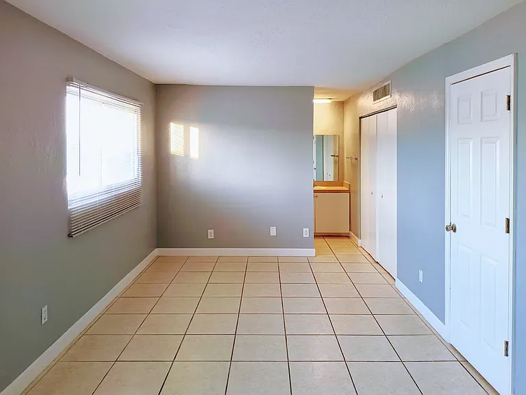 Waterford Apartments — Photo 14