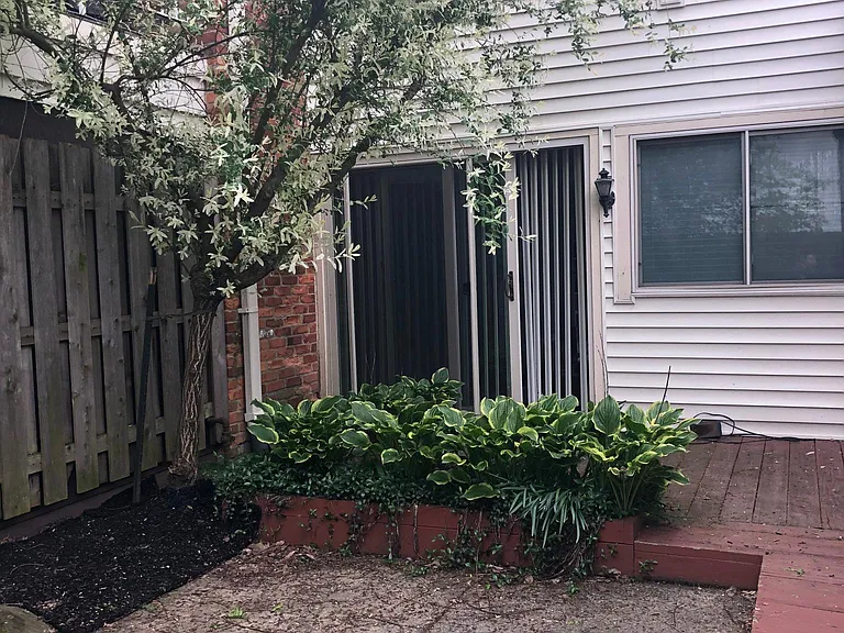 922 Chatham Ln #L — Photo 21
