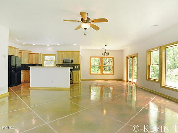 5th image of 5037 Pine Island Dr NE
