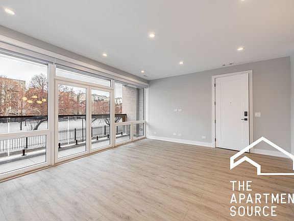4th image of 2351 W Flournoy St #102