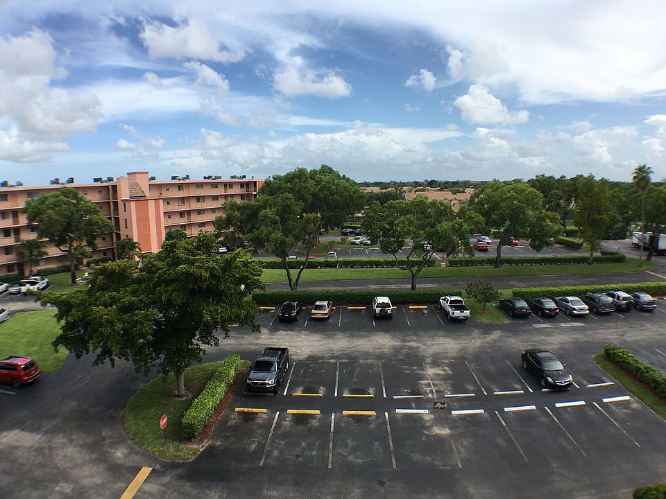 New Listing Lakeshore Condos