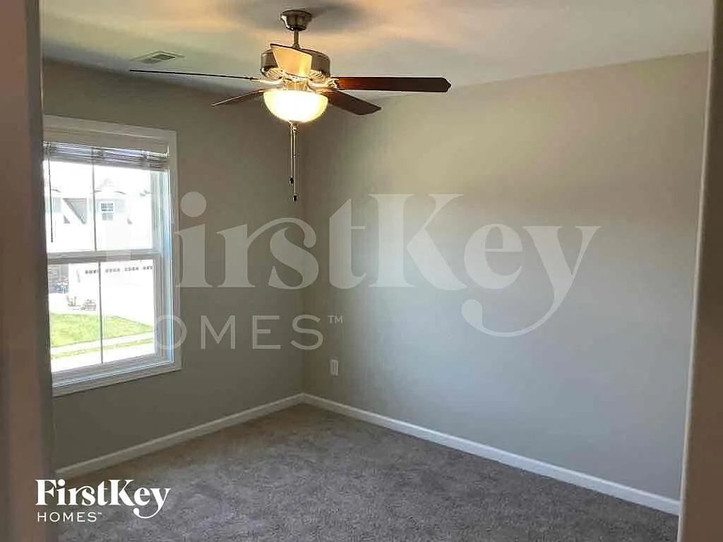 3 bed, 2.5 bath, 2395 sqft, $2,500 — Photo 3