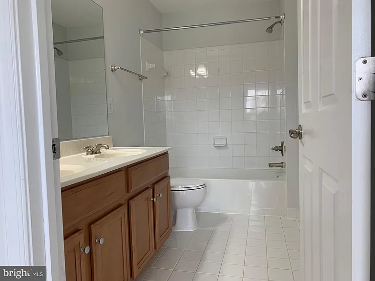 2403 Cypress Green Ln — Photo 24
