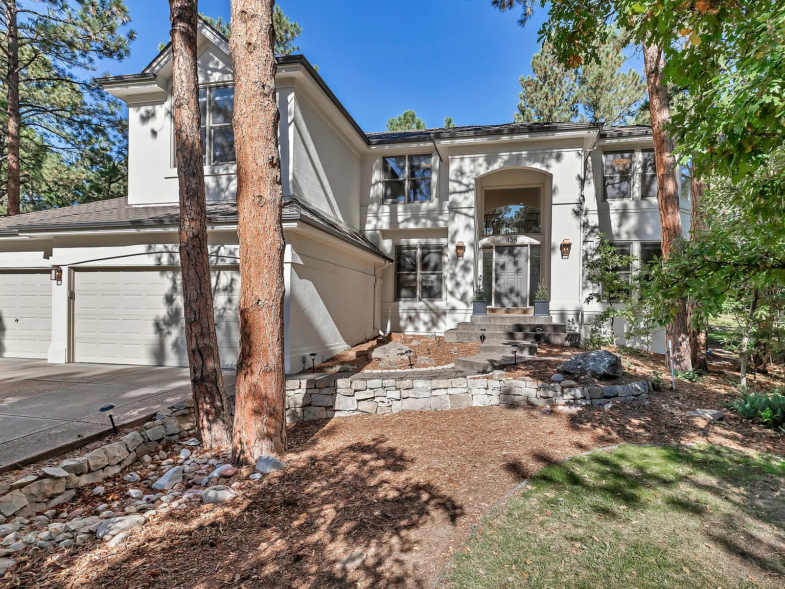 4 bed, 4610 sqft, $7,000 — Photo 1
