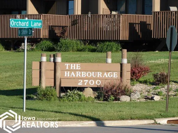 2700 N Shore Dr Unit 402, Clear Lake, IA 50428