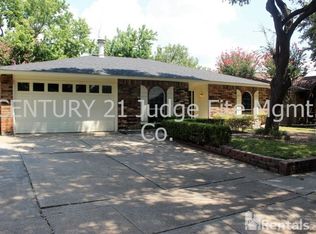 330 E Grenoble Dr, Grand Prairie, TX 75052