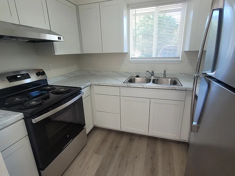 2318 W Canal St — Photo 9