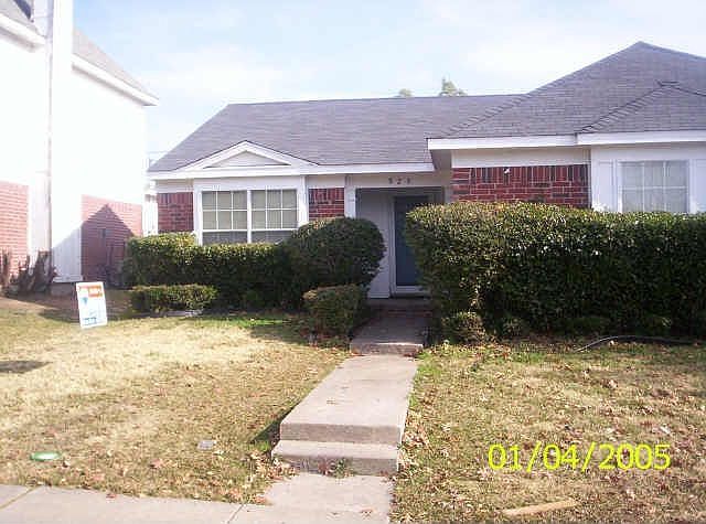 1st image of 920 Brae Loch Dr