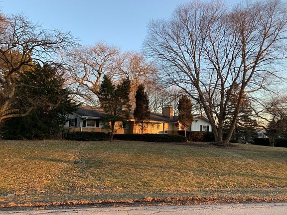 3rd image of 1711 Camellia Ln