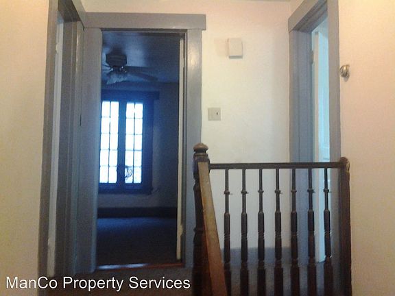 5th image of 528 Troy St #C