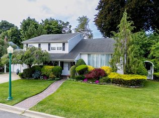 6 Huber Court, Rockville Centre, NY 11570
