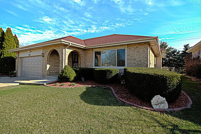 1st image of 7833 Woodstock Dr