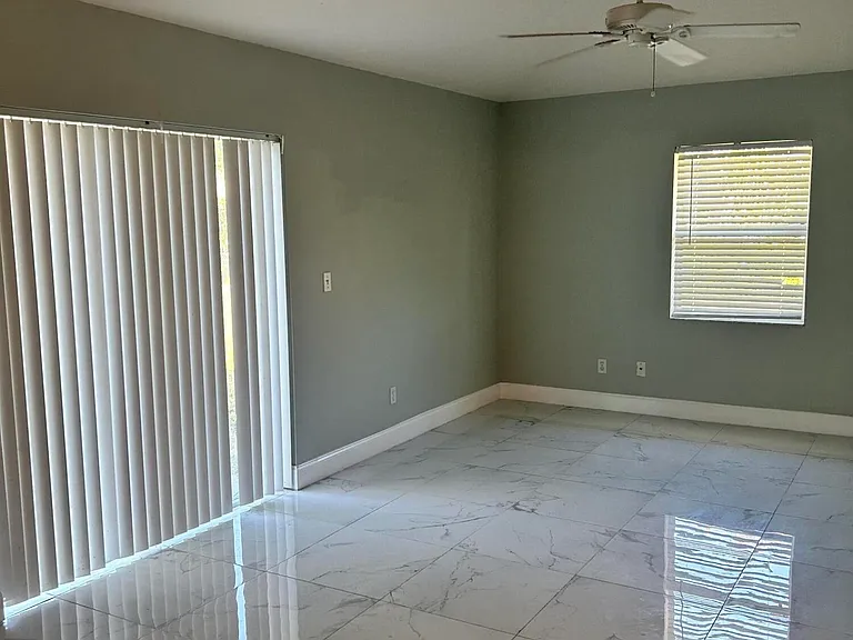 1492 Glencove Ave NW — Photo 9
