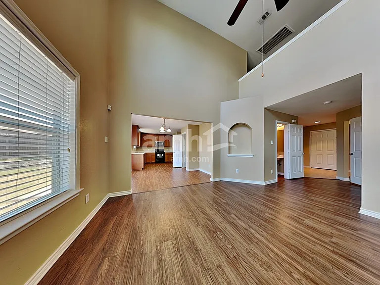 8923 Wild Rose Ln — Photo 5