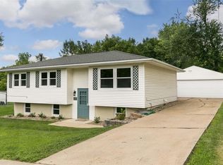 3236 Elaine Dr NW, Cedar Rapids, IA 52405