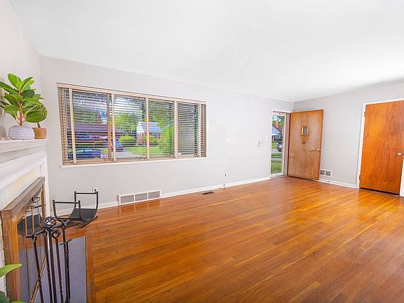 3rd image of 604 Wedgewood Ave