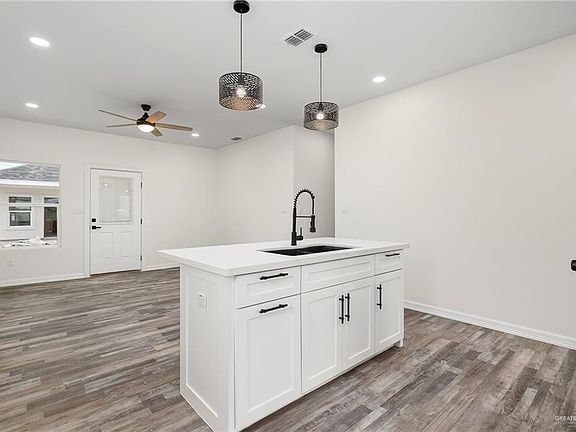 3rd image of 435 Marcelo St